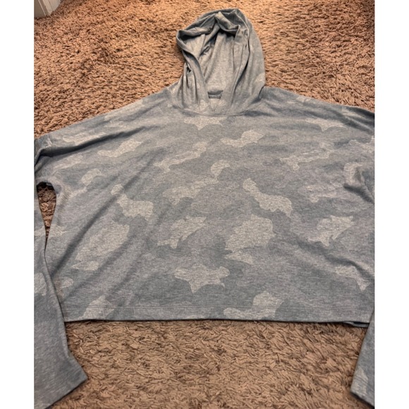 Yogalicious Tops - Yogalicious Gray Camo Cropped‎ Hoodie Lightweight Athleisure Women's Medium NWOT